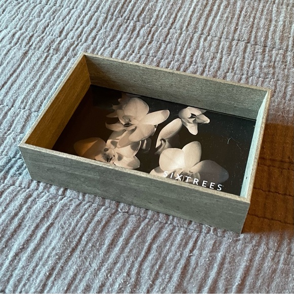 Freestanding Gray Wood 4x6” Tabletop Picture Frame - Picture 3 of 4